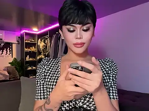 Snapshot of erotictsmonica chatting on 05.05.26 erotictsmonica online show from 05.05.26