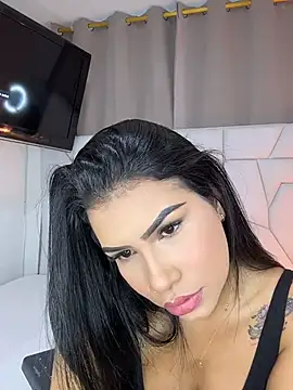 Snapshot of Paulaboterom chatting on 10.28.25 Paulaboterom online show from 10.28.25