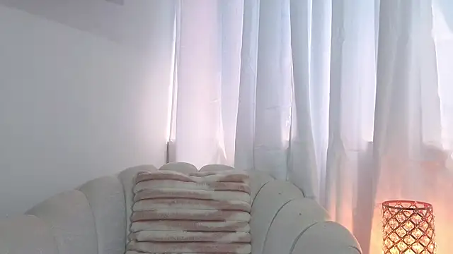 Snapshot of Paulaboterom chatting on 07.17.26 Paulaboterom online show from 07.17.26