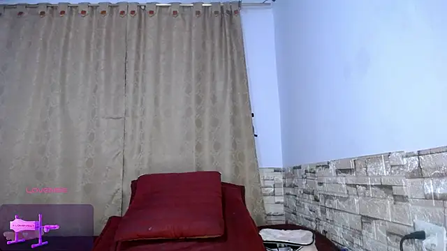 DaraKat18 online show from 11.14.25