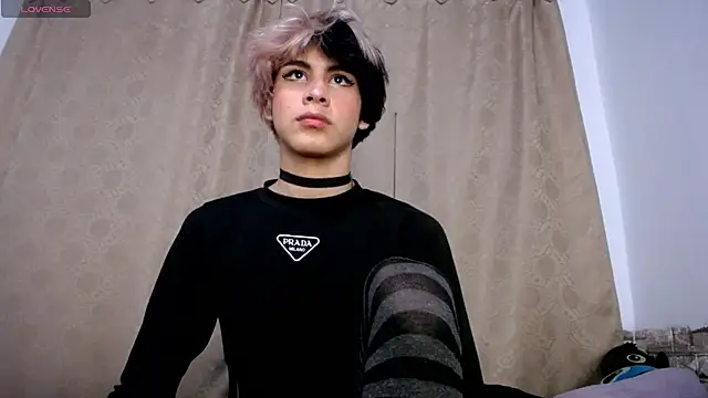 DaraKat18 online show from 04.21.26