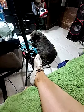 Snapshot of anythompsom chatting on 11.07.25 anythompsom online show from 11.07.25