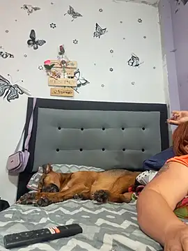 Snapshot of anythompsom chatting on 11.11.25 anythompsom online show from 11.11.25