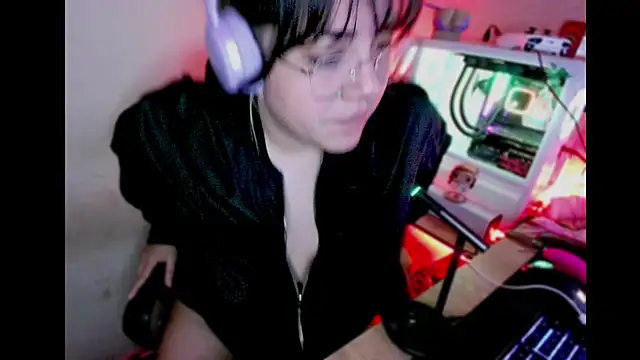 Snapshot of PinkDenial chatting on 09.14.25 PinkDenial online show from 09.14.25