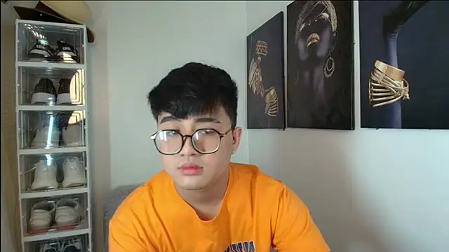 Snapshot of KentAivan chatting on 09.21.25 KentAivan online show from 09.21.25