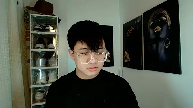 Snapshot of KentAivan chatting on 10.13.25 KentAivan online show from 10.13.25