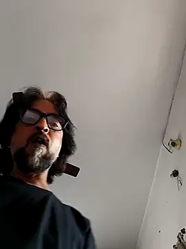 Snapshot of malhotra21 chatting on 10.08.25 malhotra21 online show from 10.08.25