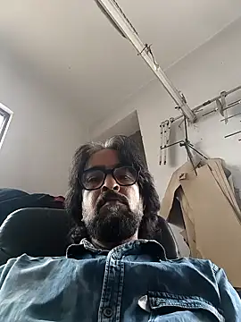 Snapshot of malhotra21 chatting on 10.29.25 malhotra21 online show from 10.29.25