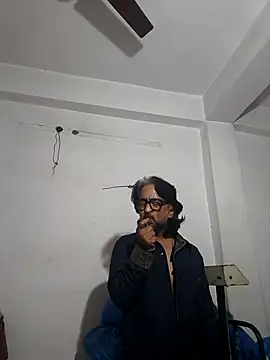 Snapshot of malhotra21 chatting on 11.30.25 malhotra21 online show from 11.30.25