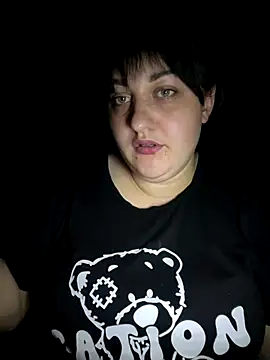 Snapshot of VickiHines chatting on 09.11.25 VickiHines online show from 09.11.25