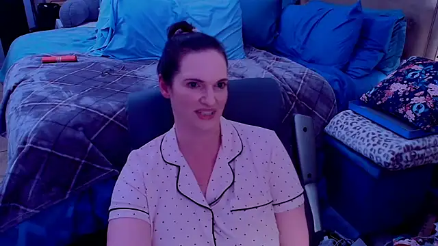 Snapshot of ninajaymes chatting on 05.18.26 ninajaymes online show from 05.18.26
