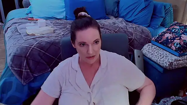 Snapshot of ninajaymes chatting on 06.08.26 ninajaymes online show from 06.08.26