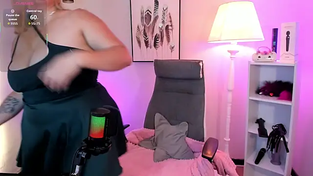 hollie joliie online show from 03.28.26