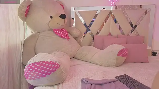 Kenndal tay online show from 02.18.26