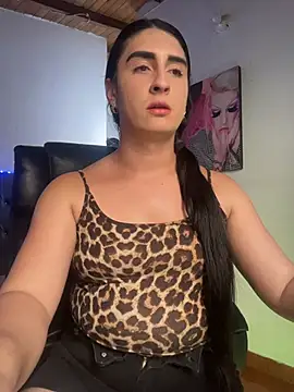 Snapshot of lola_diez chatting on 06.25.26 lola diez online show from 06.25.26