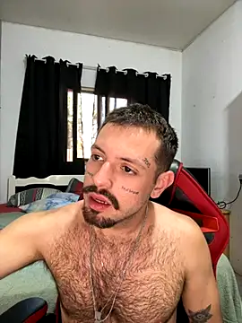 Snapshot of Luccaskonig chatting on 10.21.25 Luccaskonig online show from 10.21.25