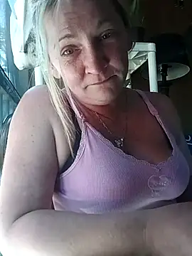 Goldenndoll online show from 11.15.25