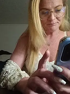 Goldenndoll online show from 05.31.26
