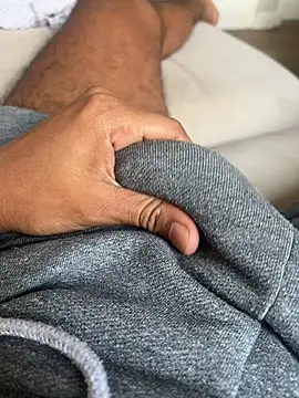 Snapshot of Hiuwee chatting on 11.21.25 Hiuwee online show from 11.21.25