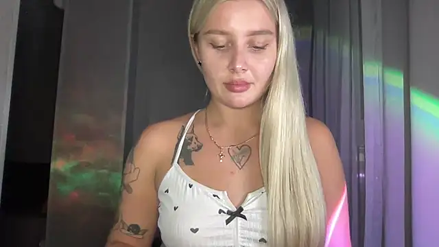 Snapshot of Sasha_yourdream chatting on 09.14.25 Sasha yourdream online show from 09.14.25
