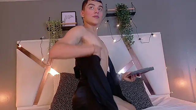 AAronBaker  online show from 10.08.25