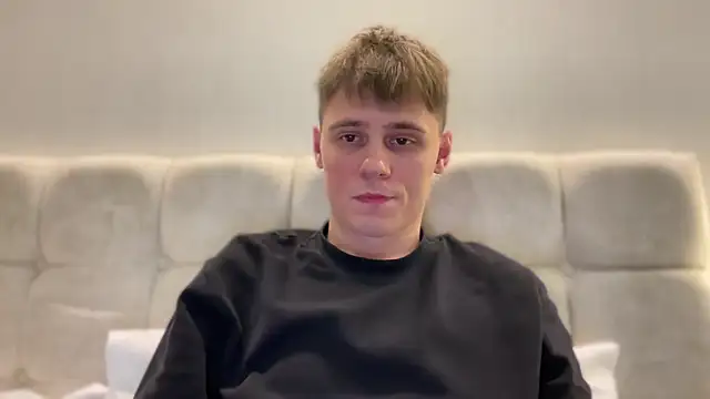 Snapshot of Tyler_Garner chatting on 09.19.25 Tyler Garner online show from 09.19.25