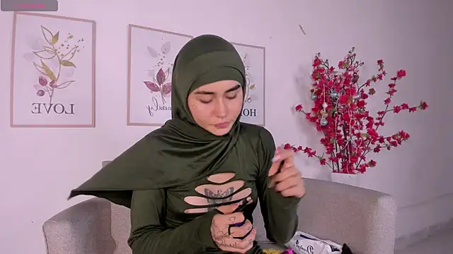 Snapshot of seraphine_arabic chatting on 07.25.26 seraphine arabic online show from 07.25.26