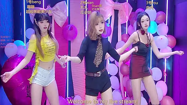 Snapshot of queen-001 chatting on 02.24.26 queen-001 online show from 02.24.26