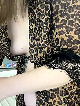 Risky-Flower online show from 12.17.25