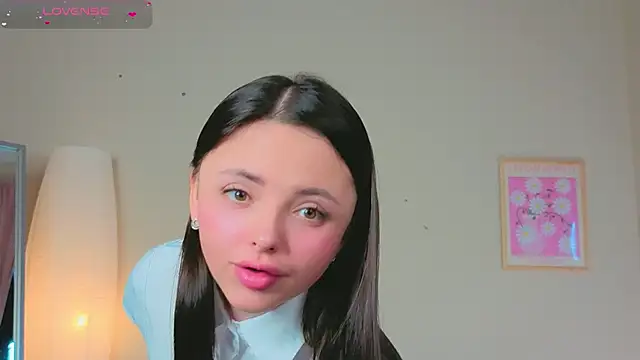 Snapshot of OliviaKis_ chatting on 09.17.25 OliviaKis online show from 09.17.25