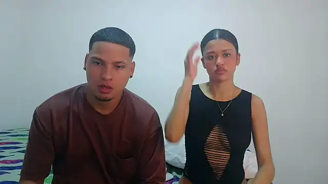 Snapshot of Sexy777Couple chatting on 09.20.25 Sexy777Couple online show from 09.20.25