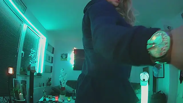 hellgirl1980 online show from 10.22.25