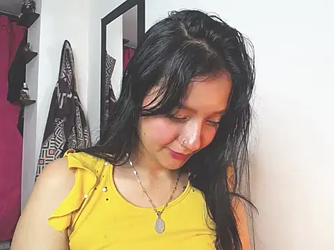 Snapshot of charlottekiss99 chatting on 12.15.25 charlottekiss99 online show from 12.15.25