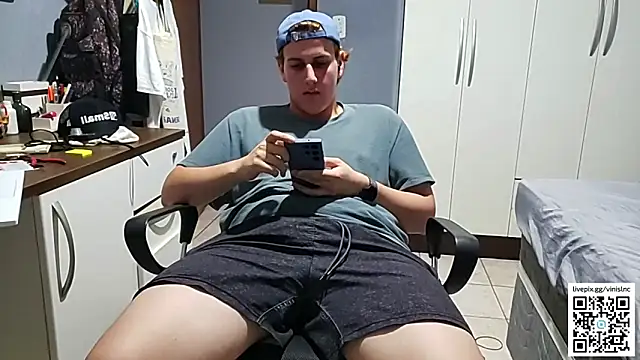 Snapshot of vinialnc chatting on 10.04.25 vinialnc online show from 10.04.25