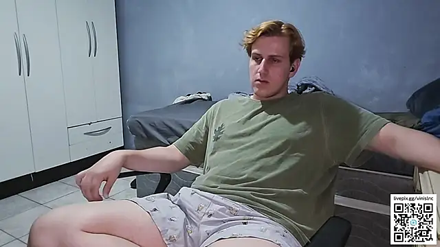 Snapshot of vinialnc chatting on 10.19.25 vinialnc online show from 10.19.25