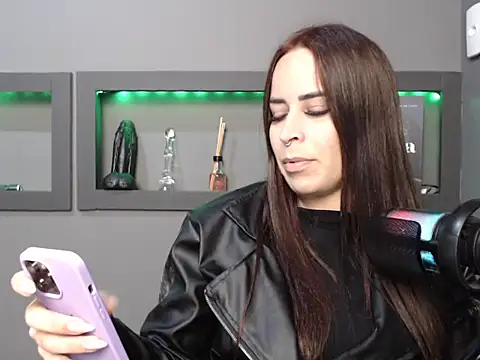 GuriaHot online show from 09.11.25