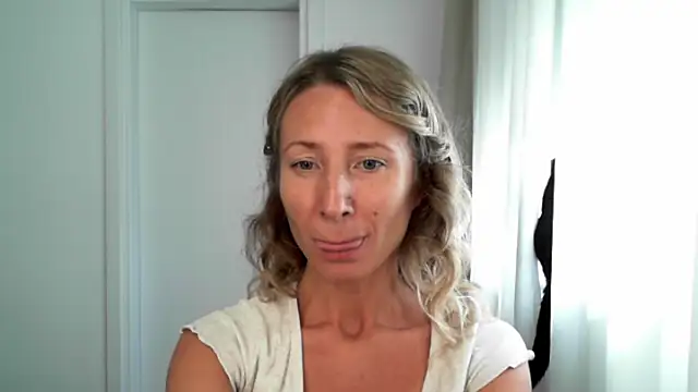 Snapshot of Paevoa chatting on 11.13.25 Paevoa online show from 11.13.25