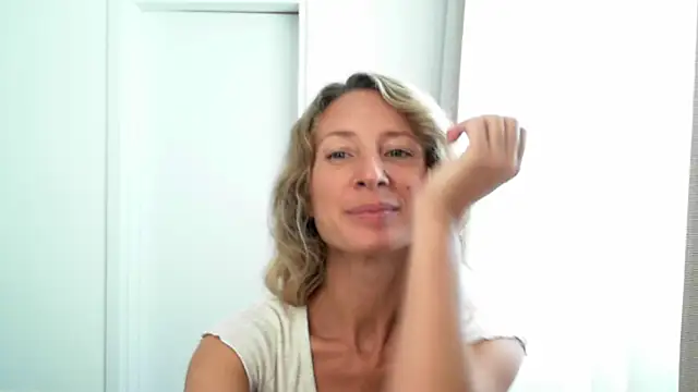 Snapshot of Paevoa chatting on 11.19.25 Paevoa online show from 11.19.25