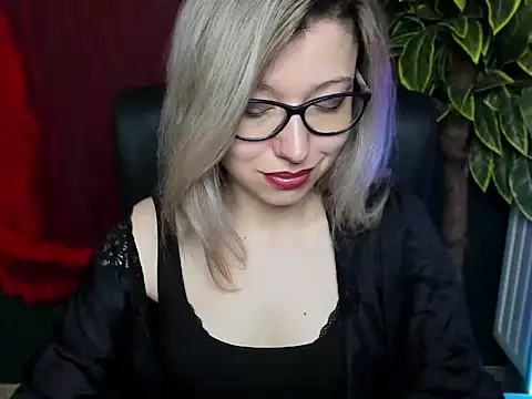 Snapshot of loveHeidi chatting on 04.30.26 loveHeidi online show from 04.30.26