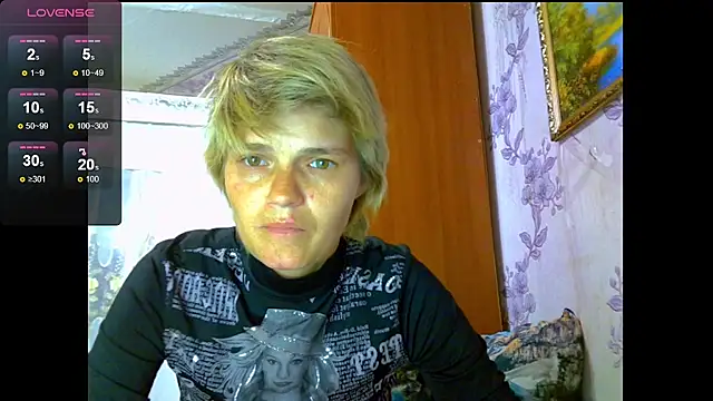 Snapshot of SaraSnow_ chatting on 09.22.25 SaraSnow online show from 09.22.25