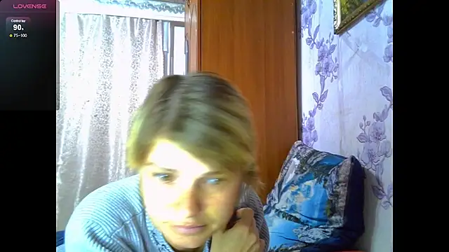 Snapshot of SaraSnow_ chatting on 10.16.25 SaraSnow online show from 10.16.25