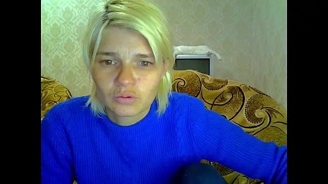 Snapshot of SaraSnow_ chatting on 11.17.25 SaraSnow online show from 11.17.25