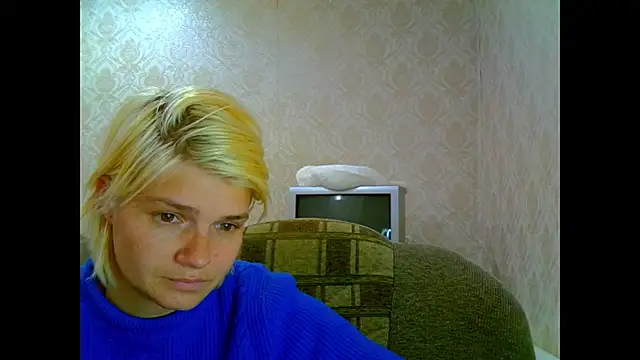 Snapshot of SaraSnow_ chatting on 11.20.25 SaraSnow online show from 11.20.25