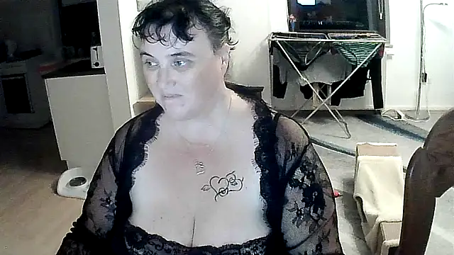 Snapshot of Minou1610 chatting on 09.28.25 Minou1610 online show from 09.28.25