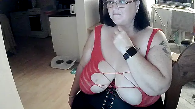 Snapshot of Minou1610 chatting on 10.08.25 Minou1610 online show from 10.08.25