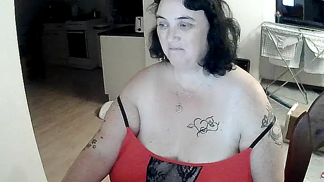 Snapshot of Minou1610 chatting on 10.18.25 Minou1610 online show from 10.18.25