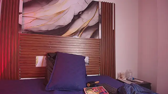 Evelin thompsson online show from 10.07.25