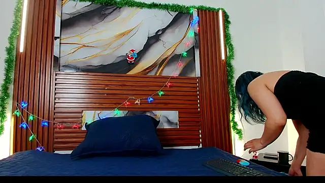 Evelin thompsson online show from 12.14.25