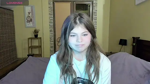 Snapshot of Lilly_Jess chatting on 10.13.25 Lilly Jess online show from 10.13.25