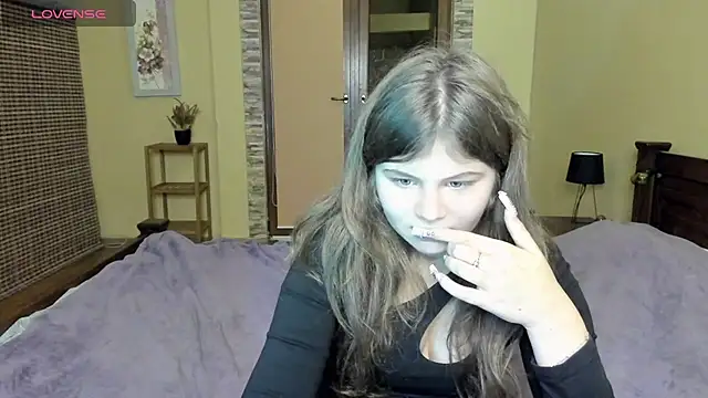 Snapshot of Lilly_Jess chatting on 10.14.25 Lilly Jess online show from 10.14.25